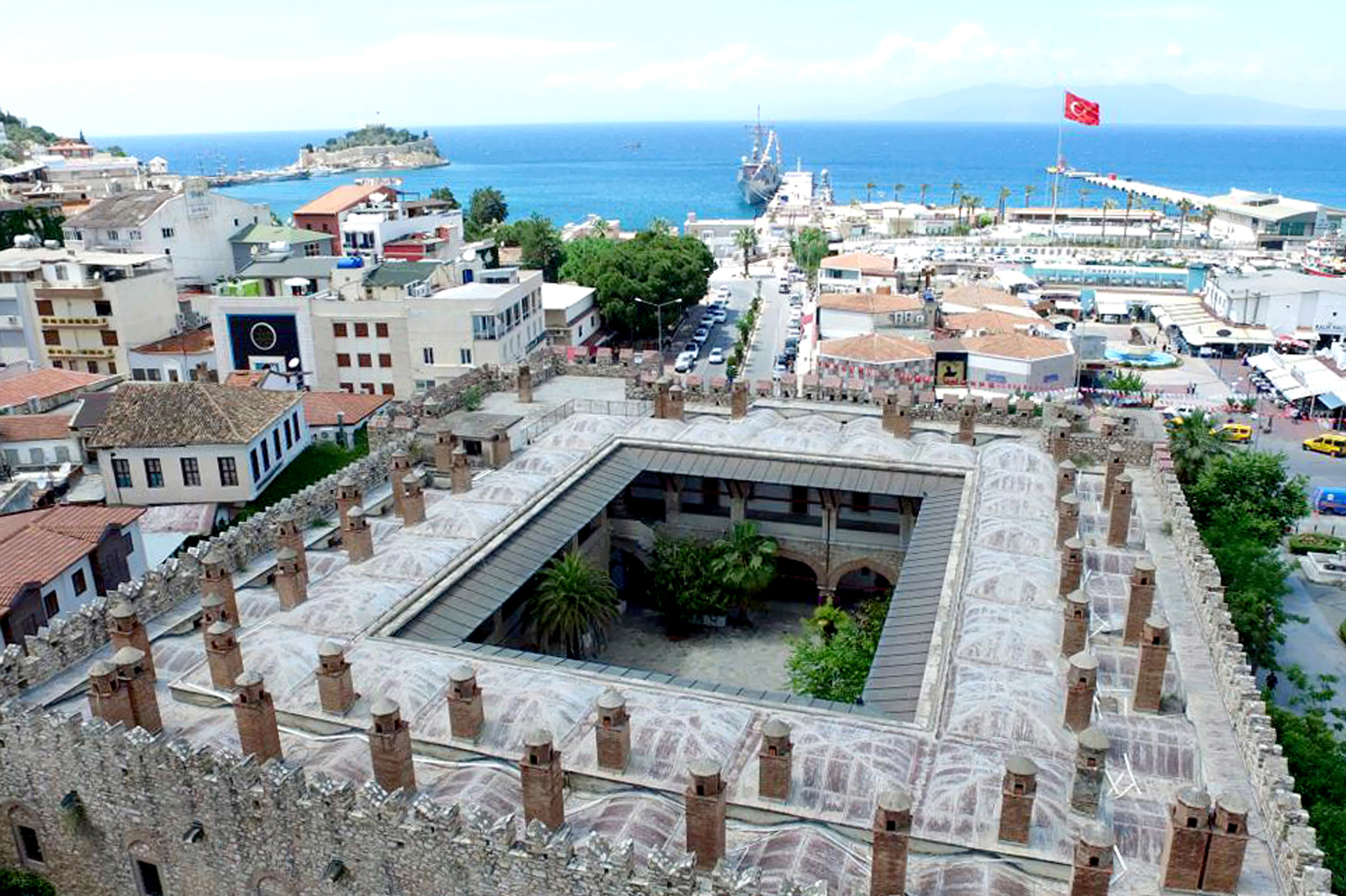 cesme-rent-a-car-okuz-mehmet-aga-kervansarayi