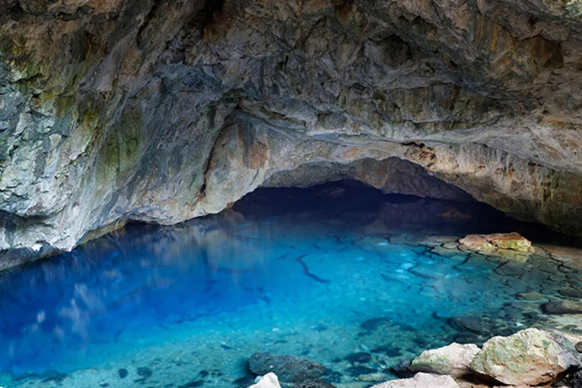 cesme-rent-a-car-zeus-magarasi